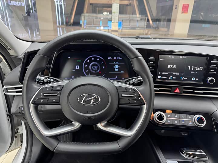 Hyundai Elantra — фото 3